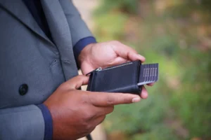 Alt-Text: Zomidar Trigger wallet mechanism popping up credit cards.